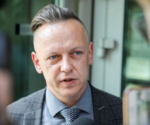 B. oficer SKW o Tomaszu Szmydtcie – nie popełni samobójstwa, ani nie dopadnie go zawał serca