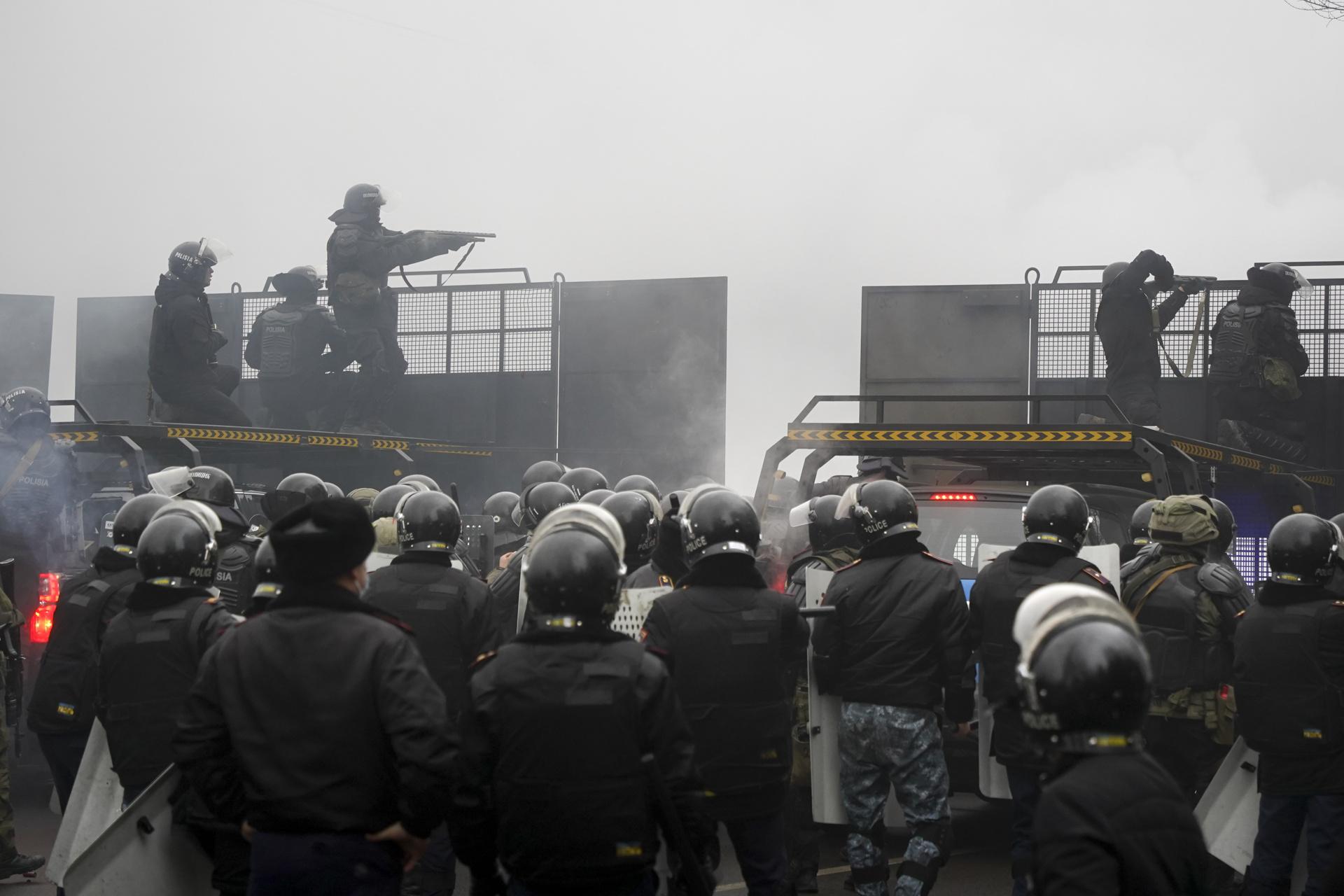 Чрезвычайное положение в мае. Алматы протесты январь 2022. Беспорядки в Казахстане 2022. Протесты в Казахстане Алматы. Бунт в Казахстане.