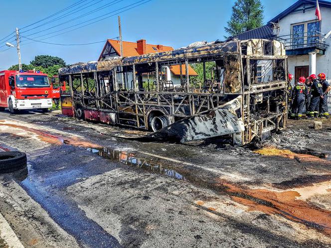 Autobus spłonął doszczętnie