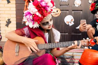 Piosenki na Halloween to nie tylko zabawa. Zaledwie 5 minut dziennie może poprawić koncentrację dziecka