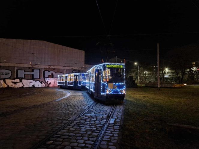 W tym tramwaju we Wrocławiu poczujesz magię świąt. To będzie magiczna podróż w czasie