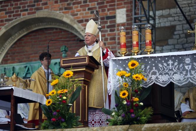 Pielgrzyma na Jasną Górę ruszyła z Krakowa. Tłumy uczestników zmierzają do Częstochowy