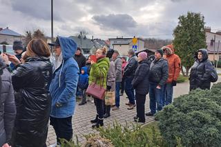 Dębica. Justyna zmarła po 7 godzinach na SOR. Mieszkańcy przyszli protestować [GALERIA]