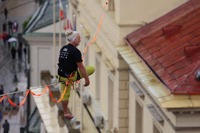   Urban Highline Festival 2023 w Lublinie. Slacklinerzy robią cuda na linach!