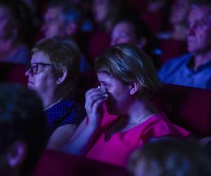 Łzy wzruszenia na pokazie nowej wersji filmu Znachor