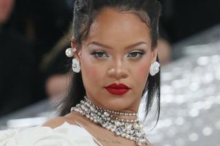 Rihanna w zmysłowej sesji zdjęciowej. Pokazała nie tylko ciążowe krągłości