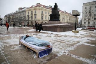 Nietypowa manifestacja na Krakowskim Przedmieściu w Warszawie