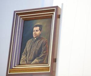 Relikwie bł. ks. Michała Rapacza i obraz beatyfikacyjny trafiły do Płok