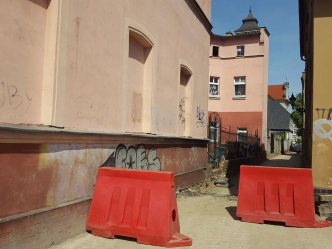 Duże zmiany na małej ulicy Wąskiej w Lesznie