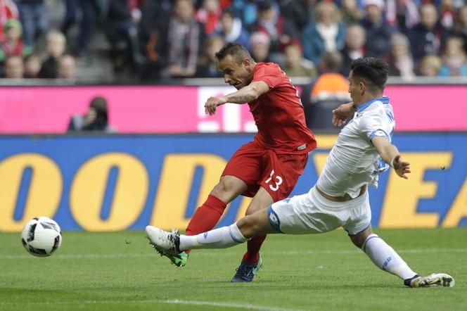 Bayern Monachium w strojach z odpadów