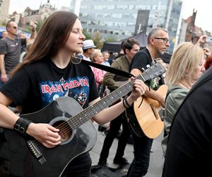 Gitarowe granie z zespołem Dżem na Rynku w Katowicach