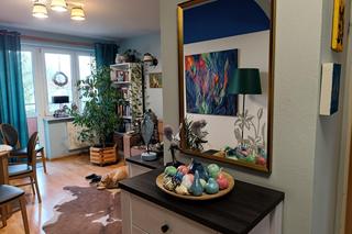 Sztuka we wnętrze. Zapraszamy na wirtualny spacer po mieszkaniu pełnym obrazów