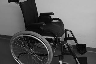 Dwaj koledzy ukradli ze szpitala wózki przeznaczone dla chorych