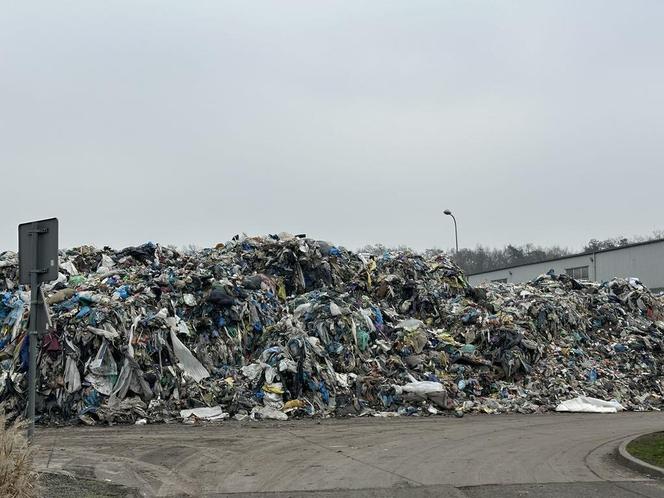 Ostrów. Śmierdzi bo musi?