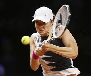 KIEDY gra Iga Świątek Roland Garros 2. runda Uwaga na godzinę meczu! O której gra Iga Świątek - Claire Liu O której godzinie mecz Świątek dzisiaj w Paryżu 1 czerwca 2023