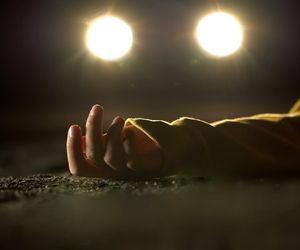 Samochód przejechał mężczyznę, który leżał na drodze. 66-latek nie żyje 