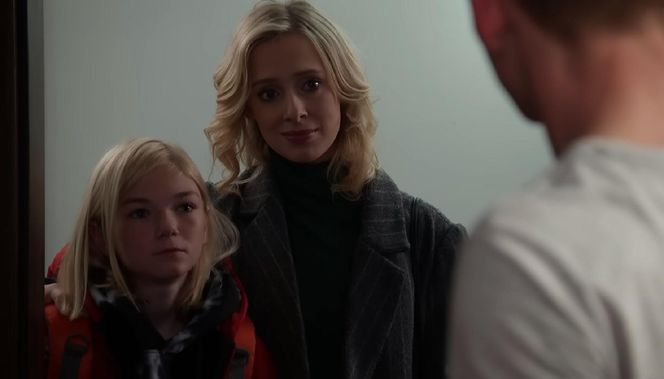 	Pierwsza miłość odc. 4024. Kaja (Elżbieta Trzaskoś), Oskar (Filip Gurłacz), Kostek