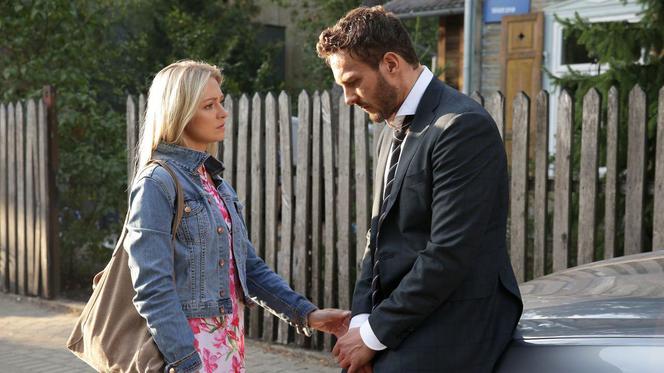 M jak miłość, odc. 1482. Joasia (Barbara Kurdej-Szatan), Leszek (Sławek Uniatowski)