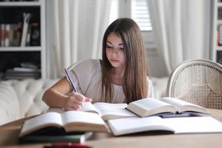  Egzamin ósmoklasisty 2021: Są PRZECIEKI arkuszy CKE? Co ma się pojawić na egzaminie?