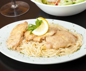 Ten obiad zachwyci całą rodzinę. Kurczak Francese to bogactwo smaku