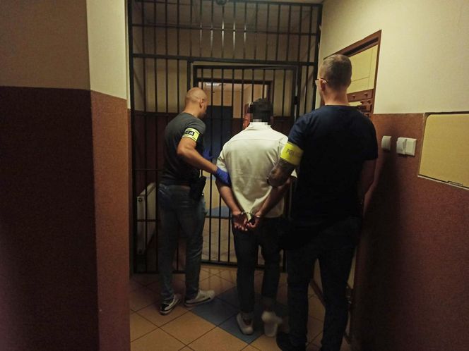  Zuchwały napad w Płońsku. Staranowali samochodem drzwi i ukradli elektronikę za 180 tys. zł!