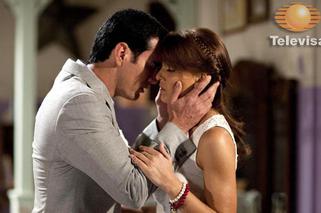 OTCHŁAŃ NAMIĘTNOŚCI.  Damian (David Zepeda), Elisa (Angelique Boyer)