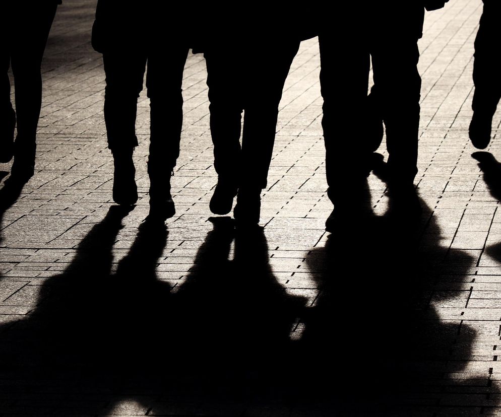 Tajemnicza śmierć 29-latka. Runął na chodnik w pobliżu domu. Ta informacja zaskakuje