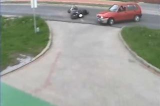 Wypadek w Prudniku - motocyklista uderza w fiata uno