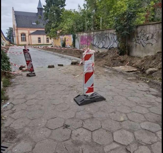 Budowa parkingu przy Ćwiczni w Lesznie
