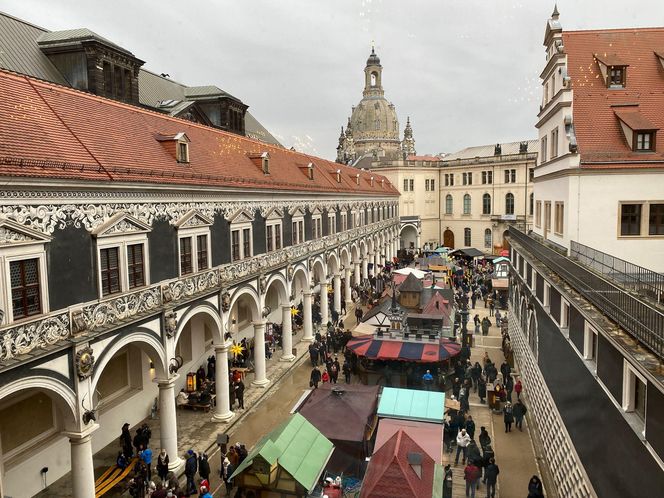 Najstarszy jarmark bożonarodzeniowy w Niemczech. Drezno zachwyca turystów z całego świata 