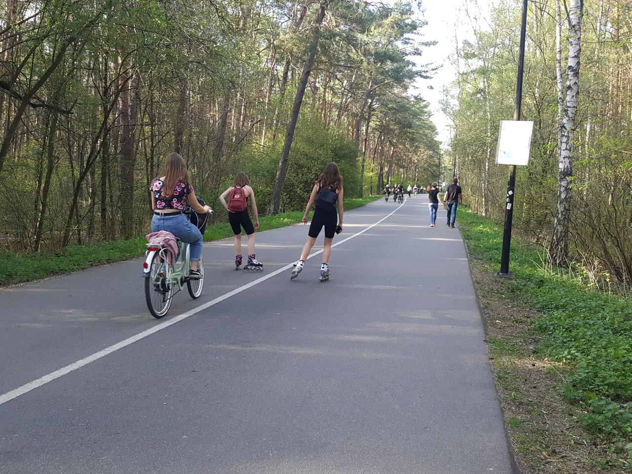 Piękna pogoda zachęciła do spacerów. Tłumy w Myślęcinku [ZDJĘCIA, WIDEO]