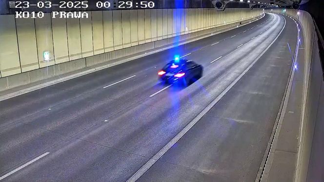 Zadzwonił na numer alarmowy i poprosił o podwózkę. Z tunelu na S2 wywiozła go policja