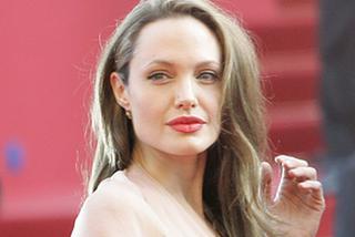 Angelina Jolie jest przeraźliwie chuda. Straszy na nowych zdjęciach [GALERIA]