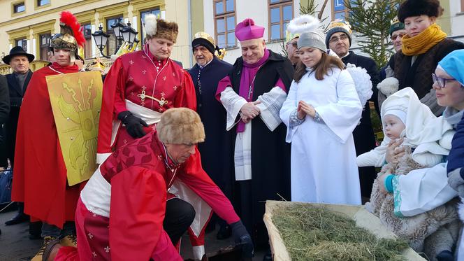 Barwny korowód przeszedł ulicami Żywca. Był Piłsudski oraz Karol Habsburg. Otwarto też wieżę widokową 