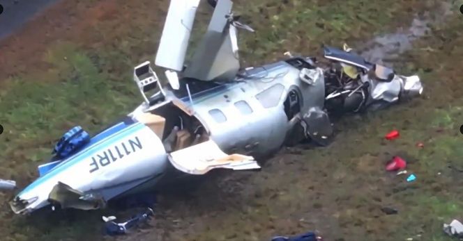 Samolot rozbił się na autostradzie