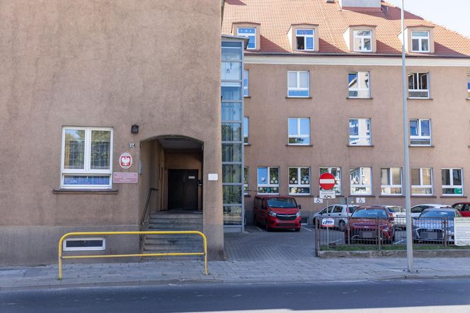 11-latek wypadł z okna szkoły w Gnieźnie