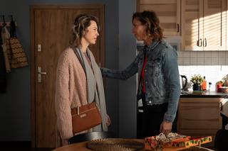 	Barwy szczęścia odc. 2974. Dorota  Kujawiak (Karina Seweryn), Beata (Anita Jancia-Prokopowicz)