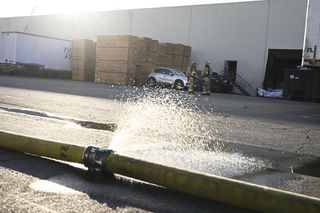 Samolot uderzył w budynek niedaleko Los Angeles