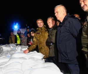 Premier Donald Tusk w Głuchołazach. Czy wytrzyma most?