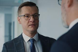 M jak miłość, odcinek 1733: Adam Werner (Jacek Kopczyński), Piotrek (Marcin Mroczek)