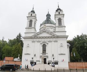 Pogrzeb Joanny Kołaczkowskiej. Tak pożegnali ją przyjaciele z kabaretu. Borek płakała jak uczennica