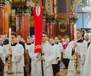 Kanoniczne objęcie diecezji sosnowieckiej przez bp. Artura Ważnego. Dał się poznać jako odważny