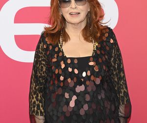 Konferencja prasowa 62. edycji Krajowego Festiwalu Polskiej Piosenki w Opolu. Tłum gwiazd na czerwonym dywanie