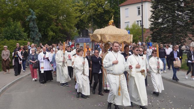 Boże Ciało 2025. Tysiące osób uczestniczyło w olsztyńskich procesjach