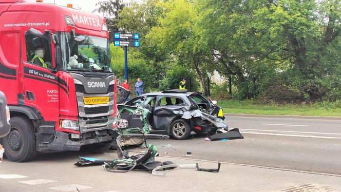 Potężny karambol w Bydgoszczy. 11 pojazdów, sześciu poszkodowanych. Zdjęcia z miejsca wypadku