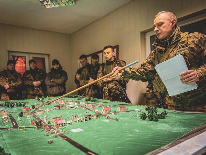 Akademia Wojsk ladowych we Wrocławiu przyjmie niemal 900 osób. Gwarantuje wyżywienie i atrakcyjne uposażenie