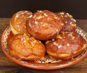 Tłusty Czwartek – skąd ten pączkowy obowiązek? Dlaczego tego dnia każdy musi zjeść choć jednego?