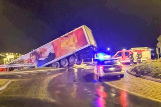 Ciężarówka wjechała do tunelu. Na rondzie kierowcy zakręciło się w głowie