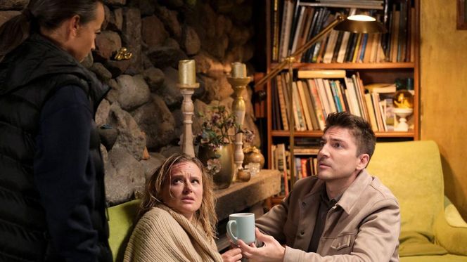 M jak miłość odc. 1849. Julia (Marta Chodorowska), Dima (Michaił Pszeniczny), Magda (Anna Mucha)