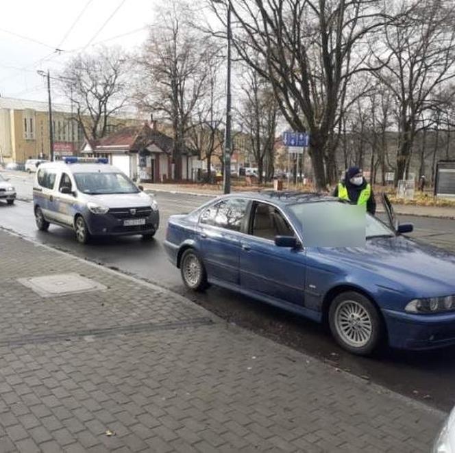 Olsztyn. Nieprzytomny 36-latek za kierownicą. Straż miejska znalazła przy nim susz roślinny
